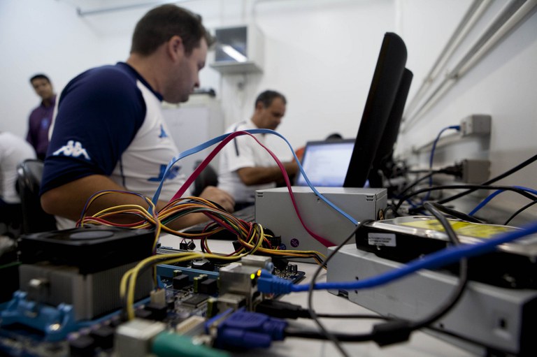 Apenas 11% dos estudantes brasileiros cursam ensino técnico