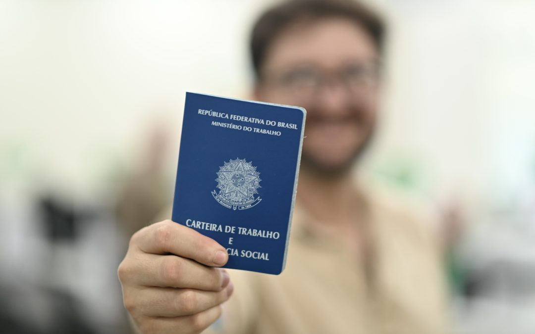 Tempo de procura por um novo emprego cai no Brasil