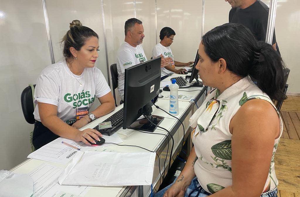 Governo de Goiás e Abrasel realizam feirão com mais de mil vagas de emprego em Goiânia